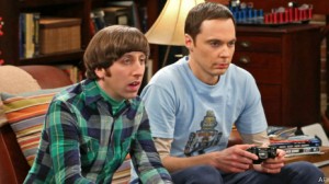 Howard y Sheldon, personajes de The Big Bang Theory, son tanto geeks como nerds.