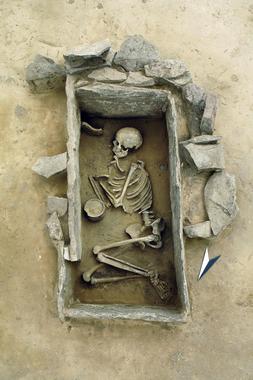 Los enterramientos, como este de la cultura campaniforme en Alemania, proporcionan datos biológicos para reconstruir los movimientos de poblaciones. / State Office for Heritage Management and Archaeology Saxony-Anhalt